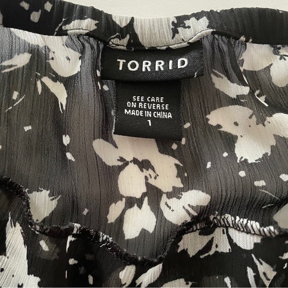 Torrid floral blouse - Picture 8 of 9